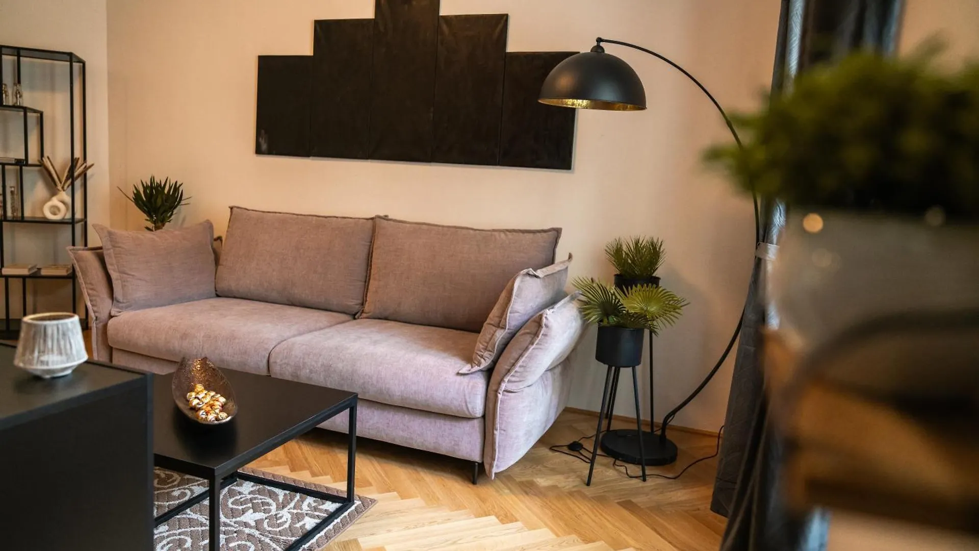 Apartment Vienna City: Live, Work, Play Austria